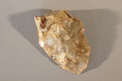 Biface in cut flint.

Provenance: Vienna...