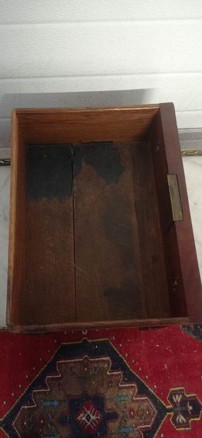 Mahogany and mahogany veneer console of trapezoidal...