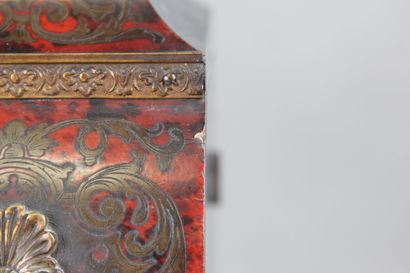 Small cartel of violin shape, and its base...