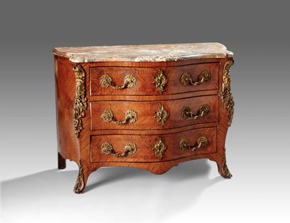 Curved chest of drawers in satin veneer.

Opens...