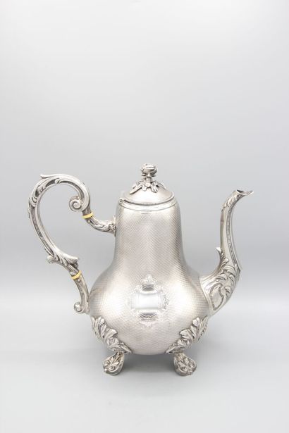 Silver coffee pot
Decorated with guilloche.
Rests...