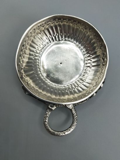PARIS 1756-62.
Taste-Vin en argent de modèle...
