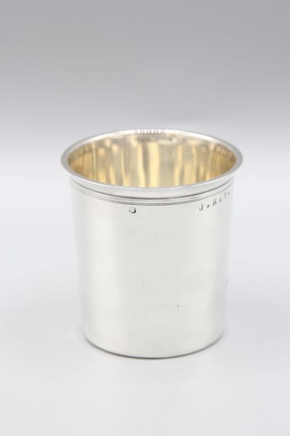 Timbale en argent d'époque vers 1840, à fond...