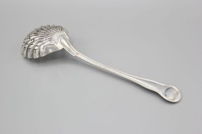 Cuillère à sucre en argent de modèle filets...