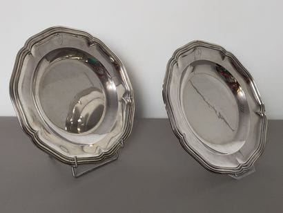 Paire de plats en argent.
Modèle filet contour.
Aile...