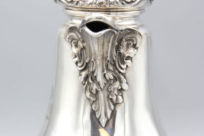 Cafetière en argent
Décor de rocailles, rinceaux,...