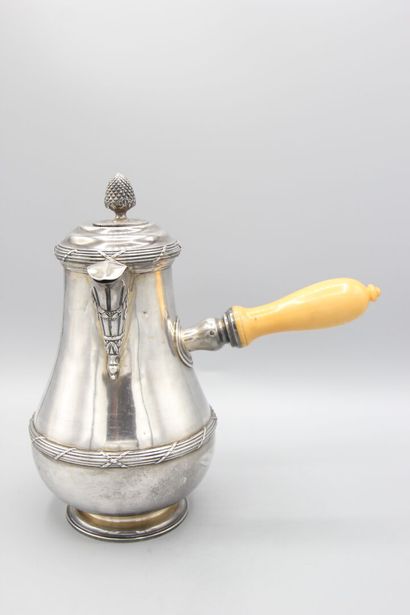 Chocolate pot in silver.
Decorated with crossed...