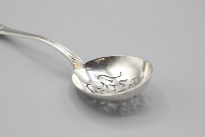 PUIFORCAT.
Cuillère en argent dite à olives...