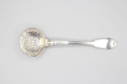 PARIS 1782-1789.
Cuillère à sucre en argent...