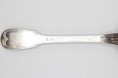 6 silver dessert spoons, filets-contour model.
Spoons...