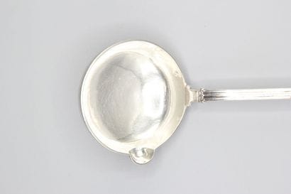 Longue louche à punch/sangria en argent.
Poinçon...