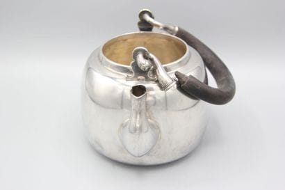 Teapot or kettle in silver.
Hallmark minerve...