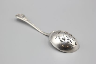 PUIFORCAT.
Cuillère en argent dite à olives...