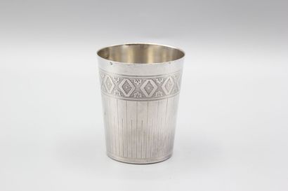 Silver tumbler with grooved decoration with...