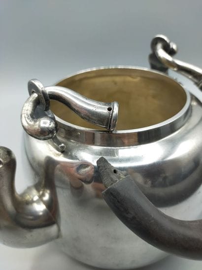 Teapot or kettle in silver.
Hallmark minerve...