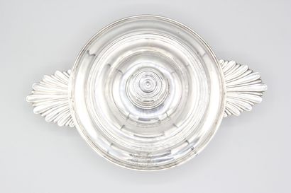 BESANÇON 1745.
Écuelle couvercle en argent...