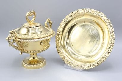 PARIS 1834-38
Drageoir entièrement en vermeil...