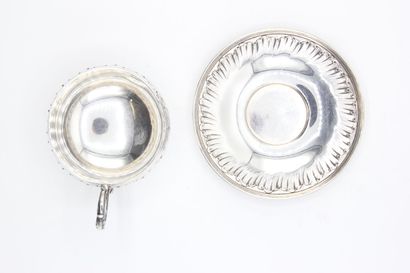 Tasse et soucoupe en argent de St. Louis...
