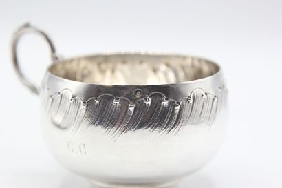 Tasse et soucoupe en argent de St. Louis...