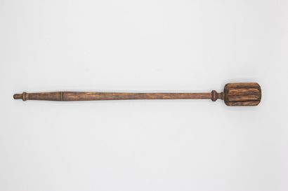 Wooden chocolate maker's pusher.
Length :...