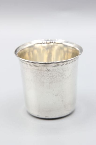 Timbale curon en argent, modèle uni avec...