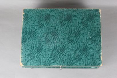 Household box with 3 large trays (a top tray...