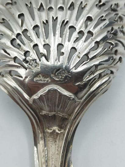 Cuillère à sucre en argent de Style XVIIIeme...