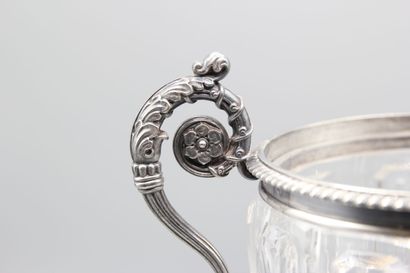Drageoir silver mounting, crystal body.
Pose...