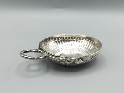 PARIS 1756-62.
Taste-Vin en argent de modèle...