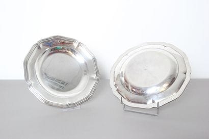 Paire de plats en argent.
Modèle filet contour.
Aile...