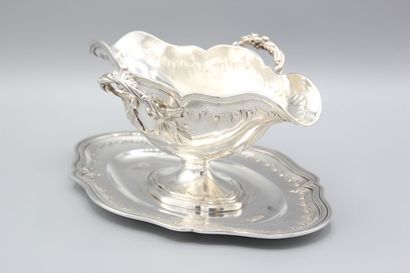 Sauceboat and its adherent tray, silver set...