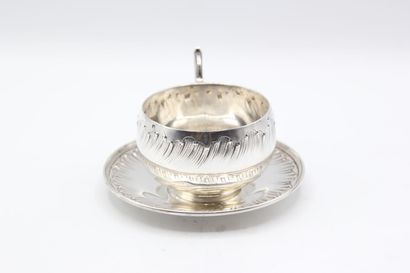 Tasse et soucoupe en argent de St. Louis...