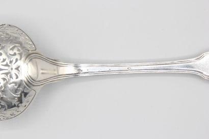 PARIS 1782-1789.
Cuillère à sucre en argent...