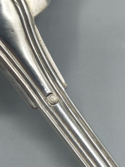 Cuillère à sucre en argent de modèle filets...