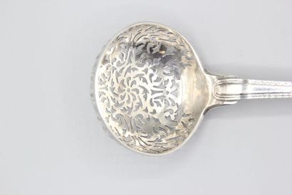 PARIS 1782-1789.
Cuillère à sucre en argent...