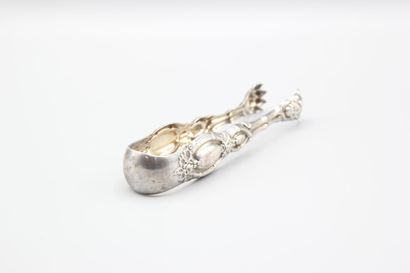 Sugar tongs in silver plated metal decorated...