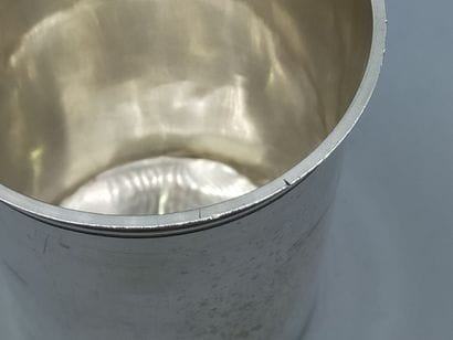 Timbale droite unie en argent.
Poinçons de...