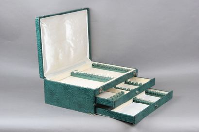 Household box with 3 large trays (a top tray...