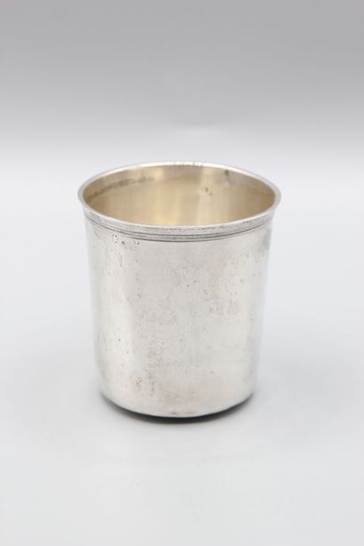 Timbale en argent de modèle uni.
Poinçons...