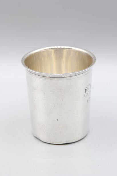 Timbale droite en argent de pensionnaire.
Chiffrée...