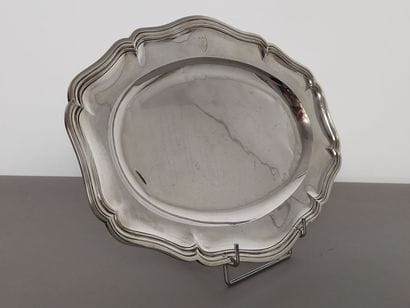 Plat ovale en argent de forme oblongue
Modèle...