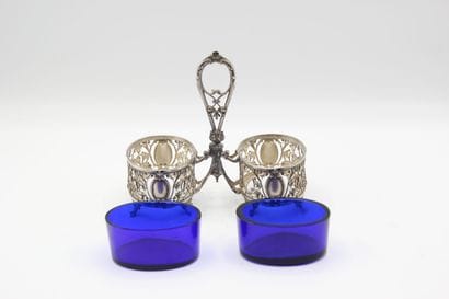 Double salt cellar in silver Louis XVI style.
Openwork...