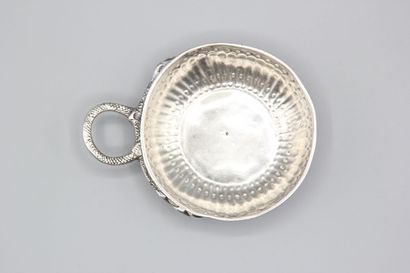 PARIS 1756-62.
Taste-Vin en argent de modèle...