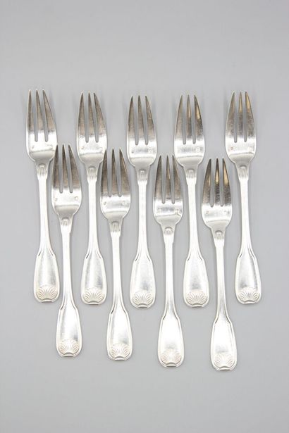 Silver cake service of model nets shells....