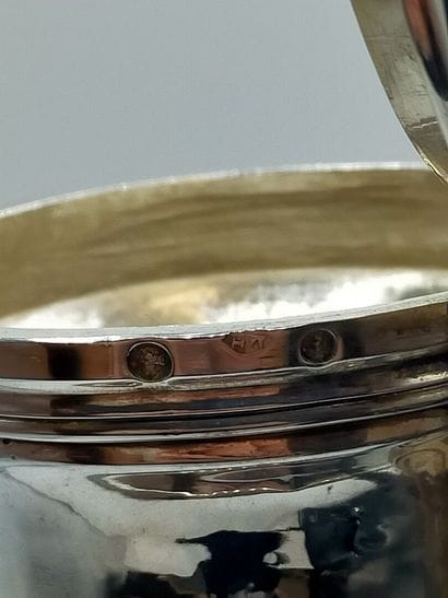 LEBRUN. 
Importante et lourde cafetière en...