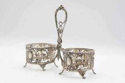 Double salt cellar in silver Louis XVI style.
Openwork...