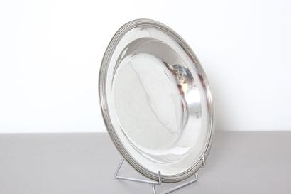 Plat en argent de forme circulaire et creux...