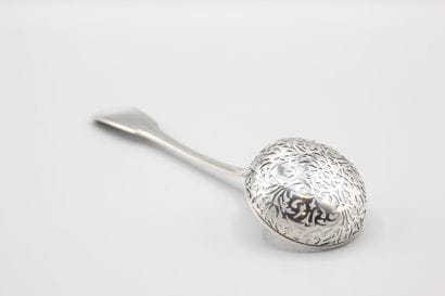 PARIS 1782-1789.
Cuillère à sucre en argent...