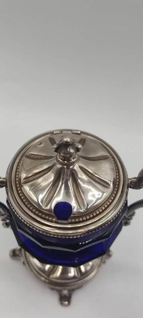 Covered sugar bowl in silver and blue glass....
