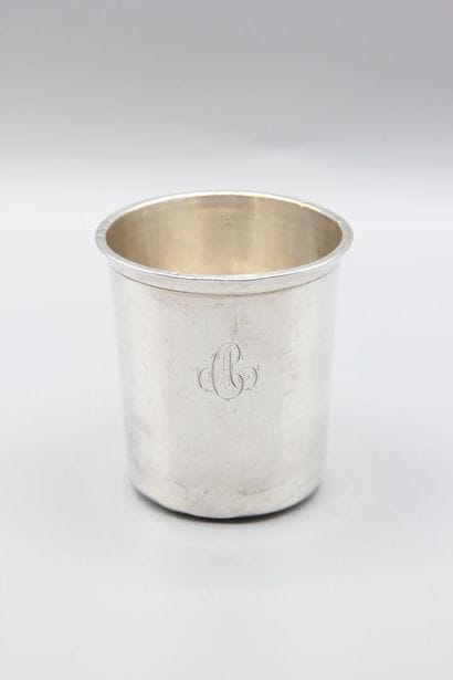 Timbale droite en argent.
Monogrammée 